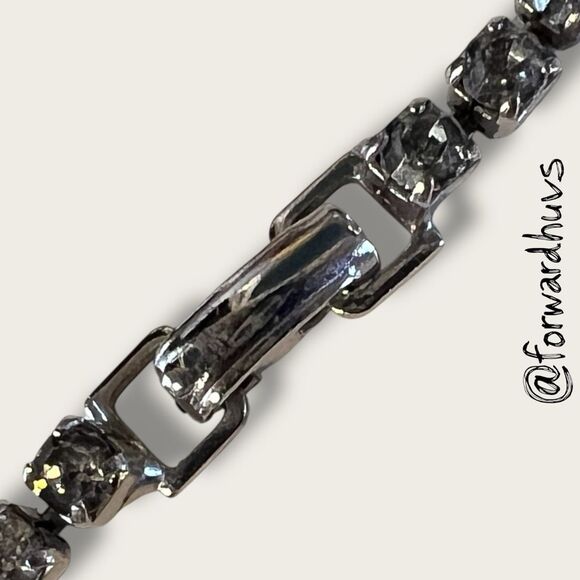 Vintage Mid-Century Rhinestone Necklace – Floral Cluster with Teardrop Pendant - Picture 9 of 11